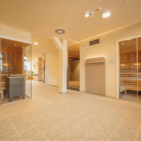 Hotel Amalia - Boutique Hotel ランツフート エクステリア 写真
