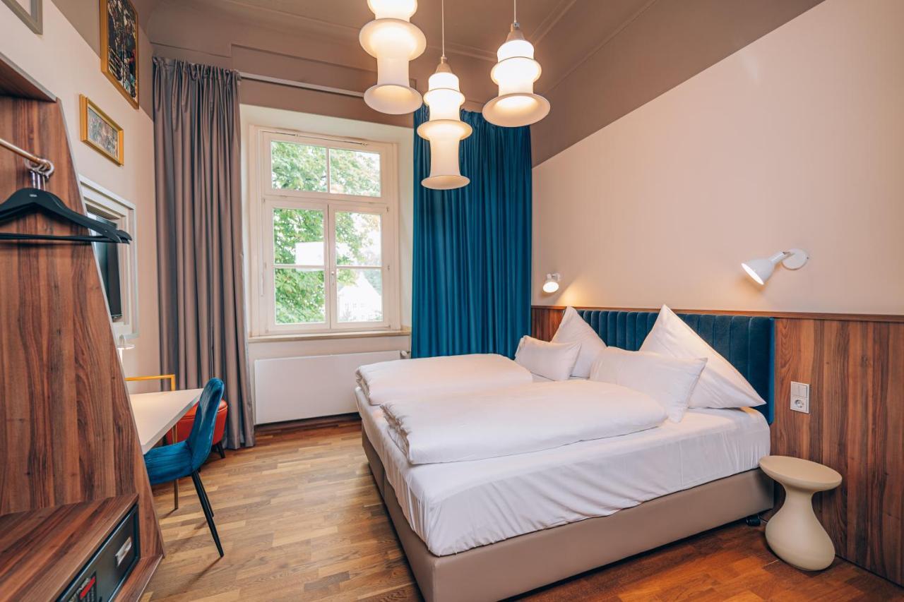 Hotel Amalia - Boutique Hotel ランツフート エクステリア 写真