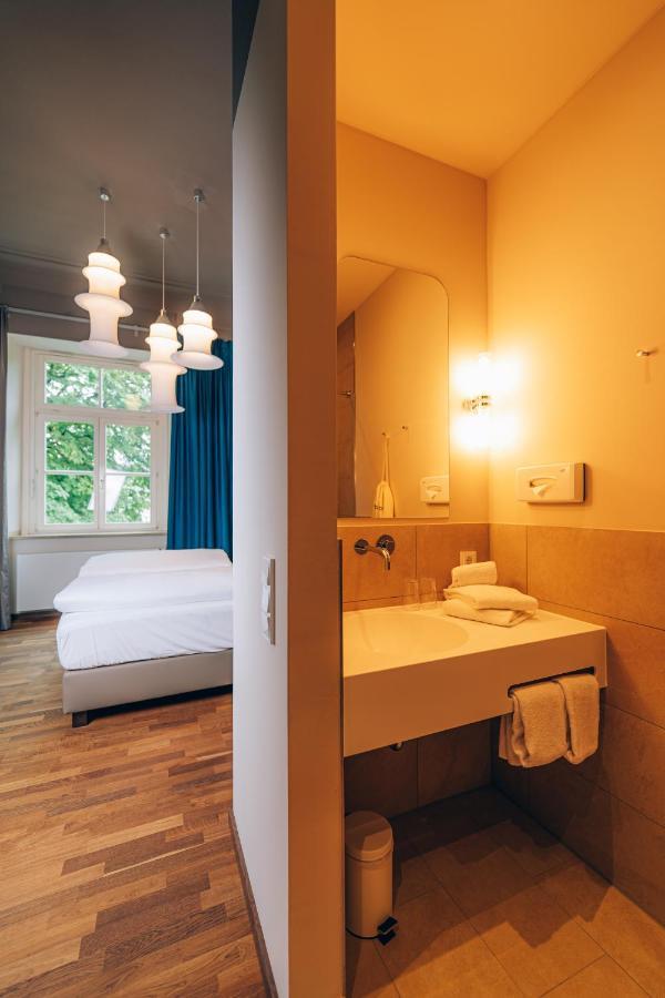 Hotel Amalia - Boutique Hotel ランツフート エクステリア 写真