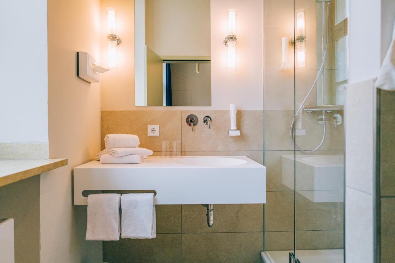 Hotel Amalia - Boutique Hotel ランツフート エクステリア 写真