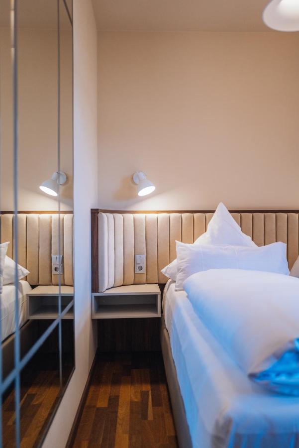 Hotel Amalia - Boutique Hotel ランツフート エクステリア 写真