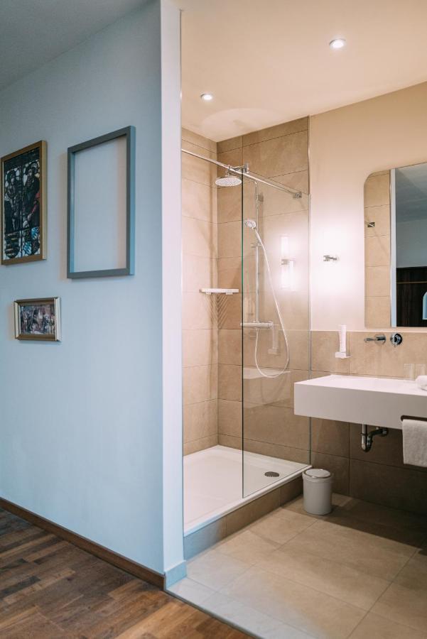 Hotel Amalia - Boutique Hotel ランツフート エクステリア 写真