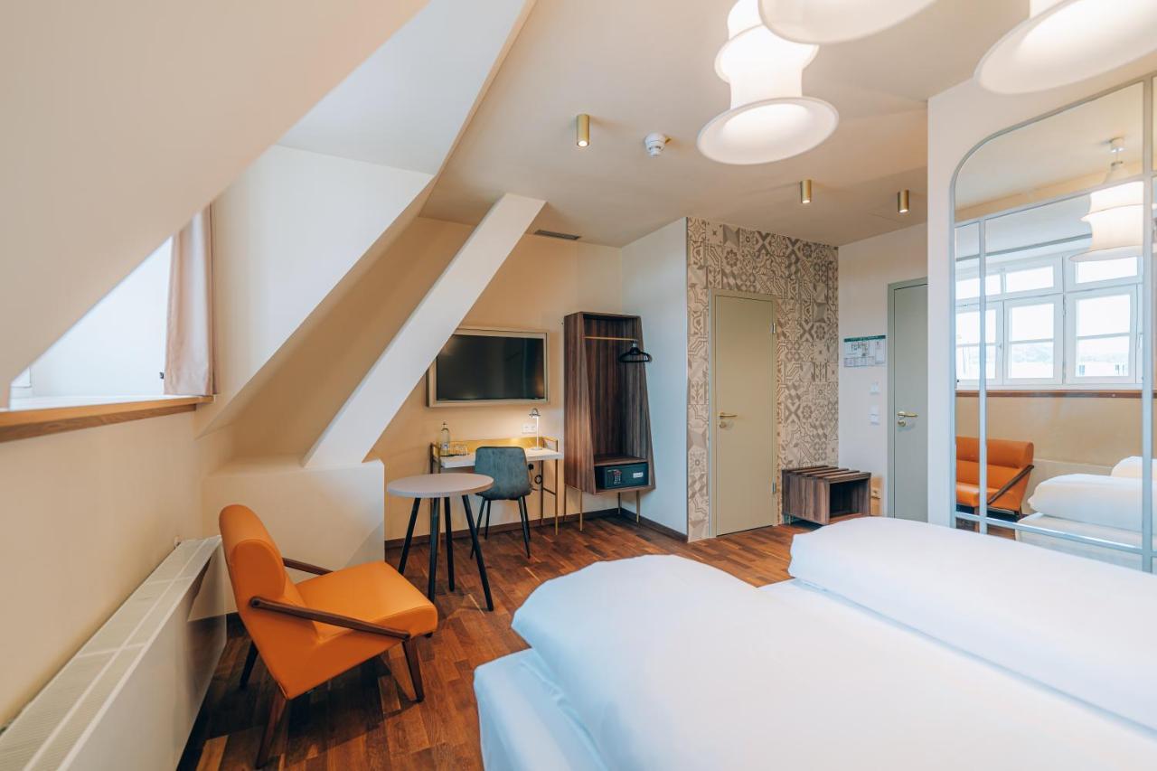Hotel Amalia - Boutique Hotel ランツフート エクステリア 写真