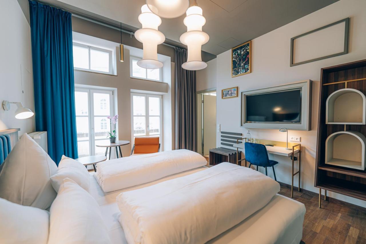 Hotel Amalia - Boutique Hotel ランツフート エクステリア 写真