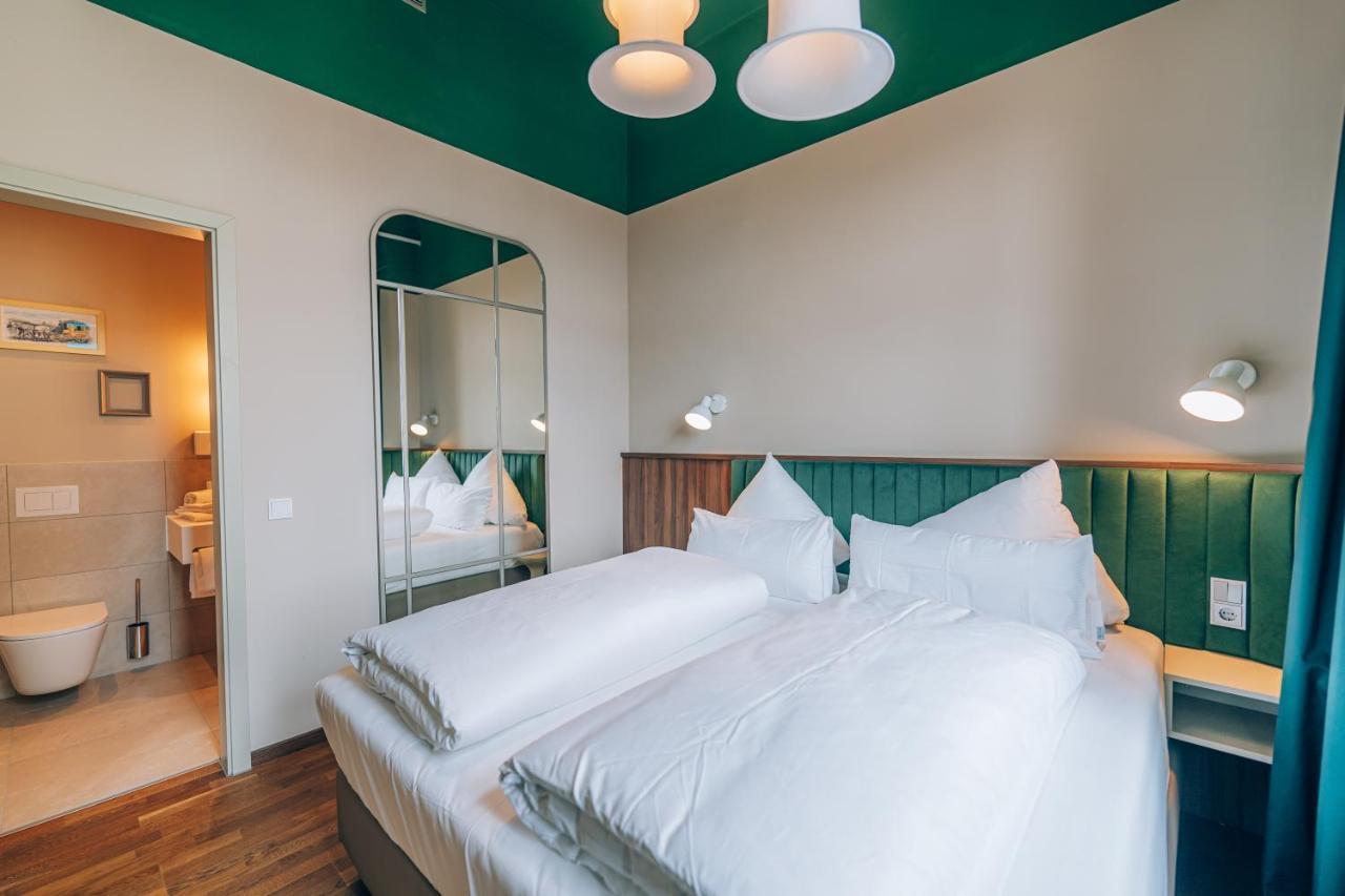 Hotel Amalia - Boutique Hotel ランツフート エクステリア 写真