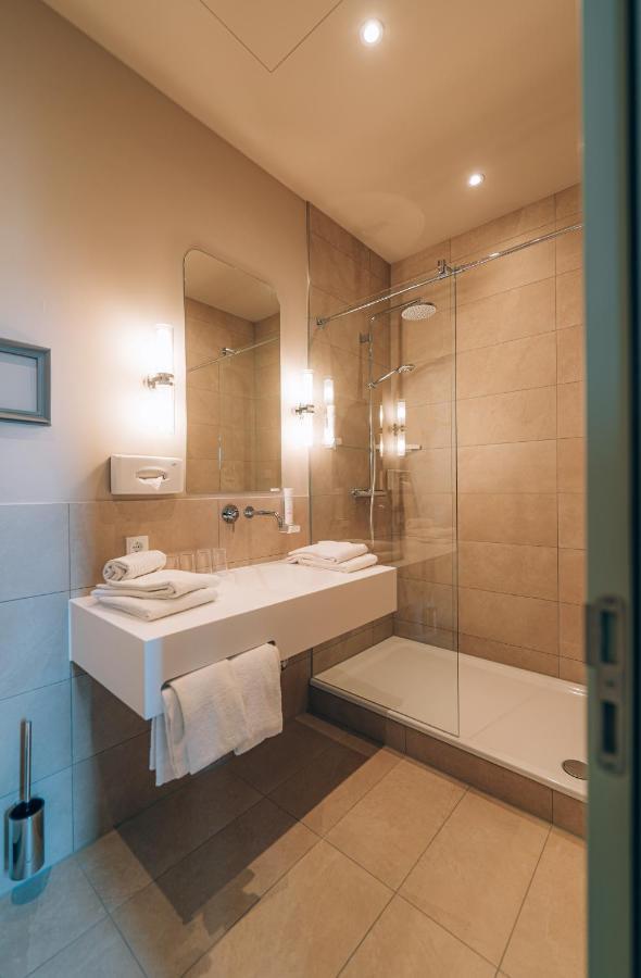 Hotel Amalia - Boutique Hotel ランツフート エクステリア 写真