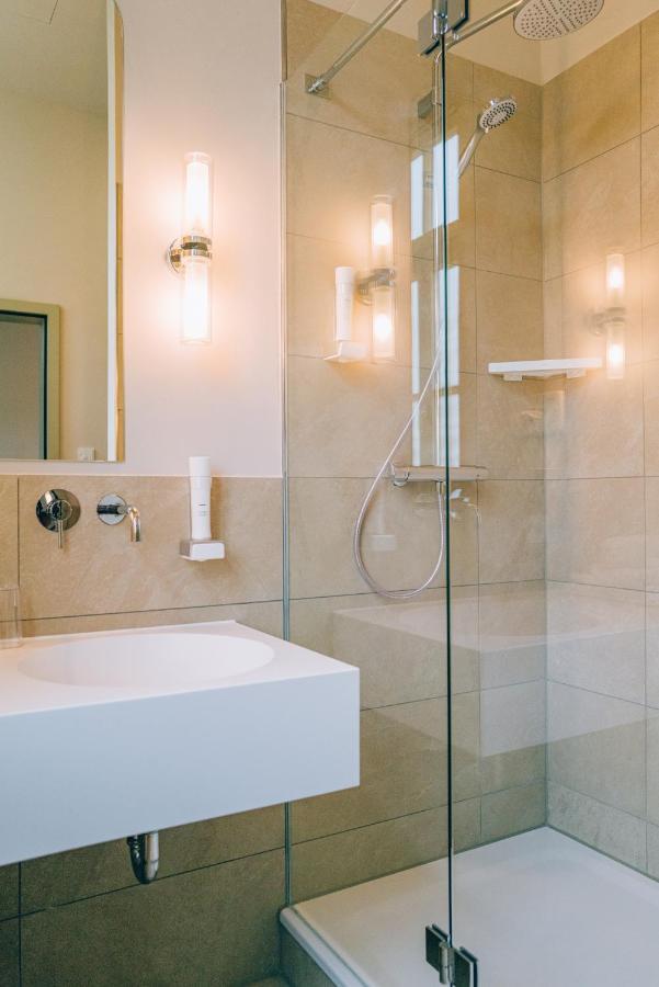 Hotel Amalia - Boutique Hotel ランツフート エクステリア 写真