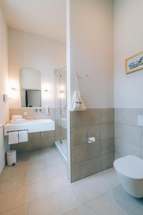 Hotel Amalia - Boutique Hotel ランツフート エクステリア 写真