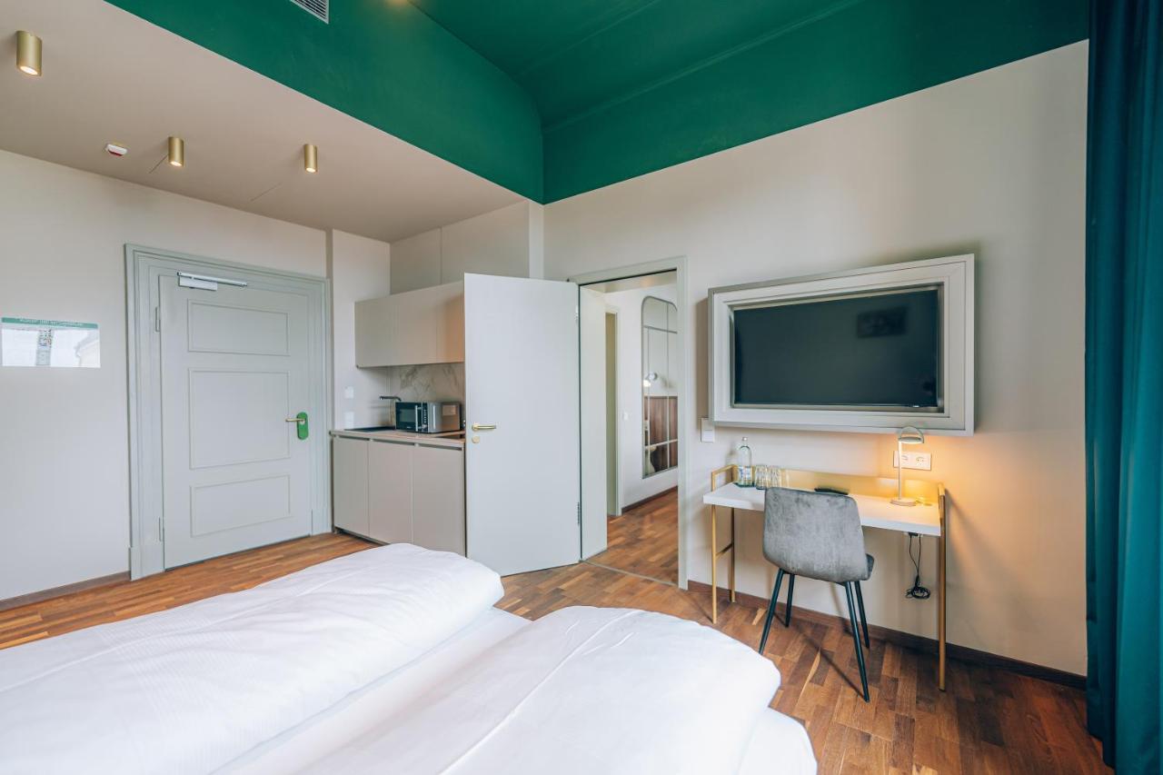 Hotel Amalia - Boutique Hotel ランツフート エクステリア 写真