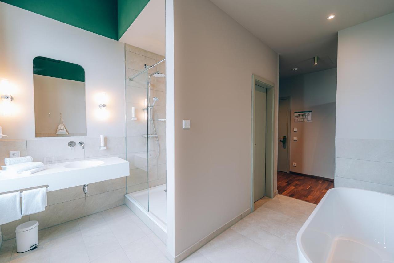 Hotel Amalia - Boutique Hotel ランツフート エクステリア 写真