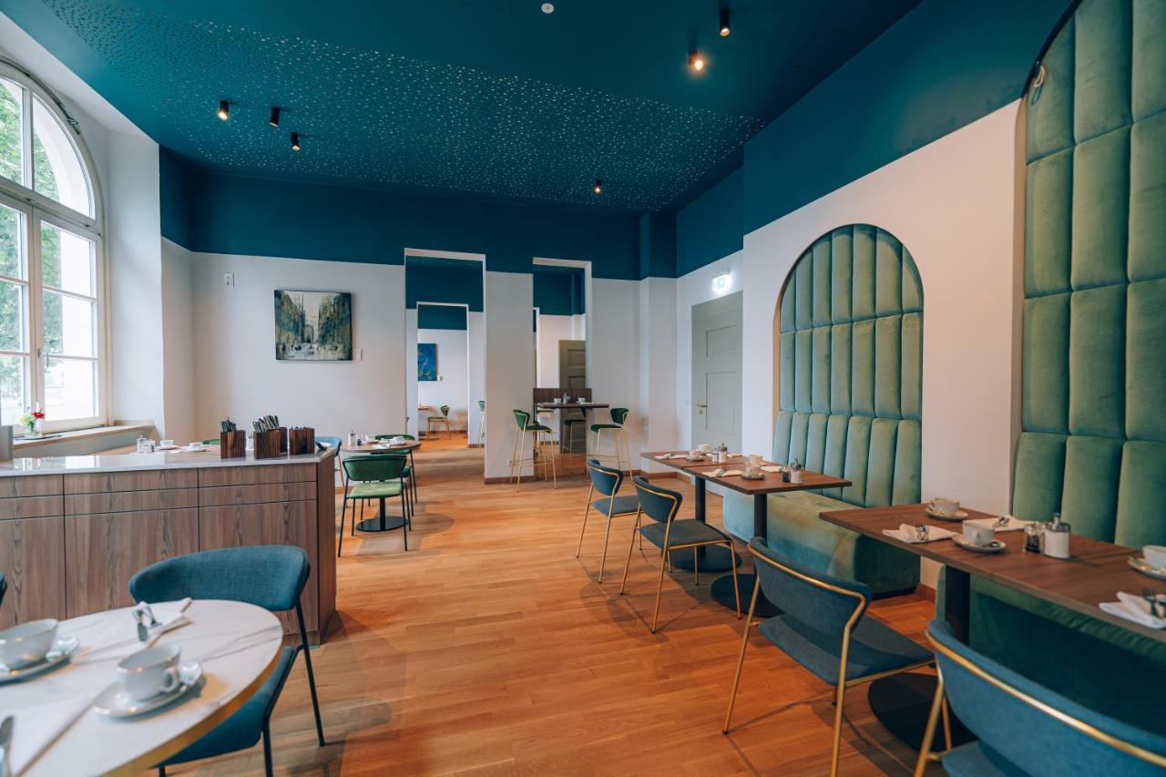 Hotel Amalia - Boutique Hotel ランツフート エクステリア 写真