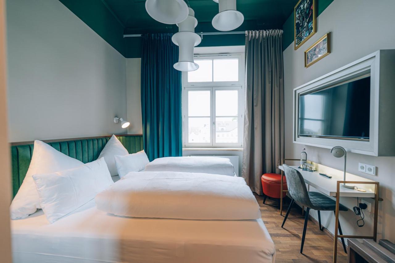Hotel Amalia - Boutique Hotel ランツフート エクステリア 写真