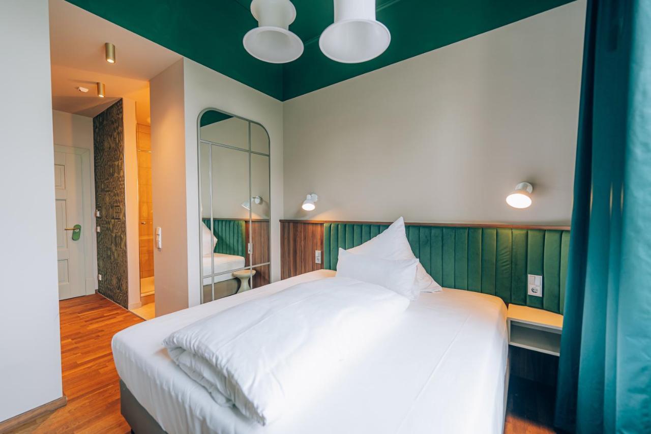 Hotel Amalia - Boutique Hotel ランツフート エクステリア 写真