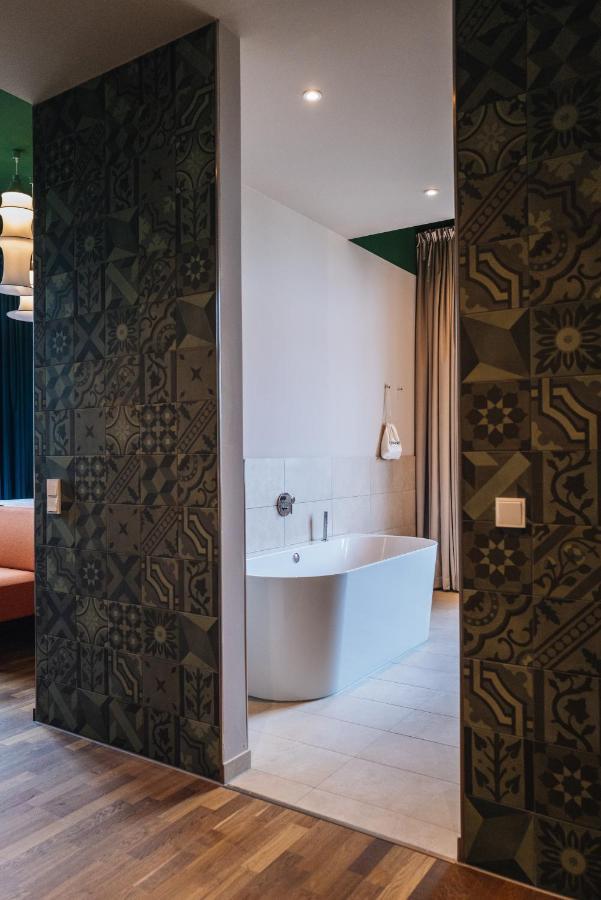 Hotel Amalia - Boutique Hotel ランツフート エクステリア 写真