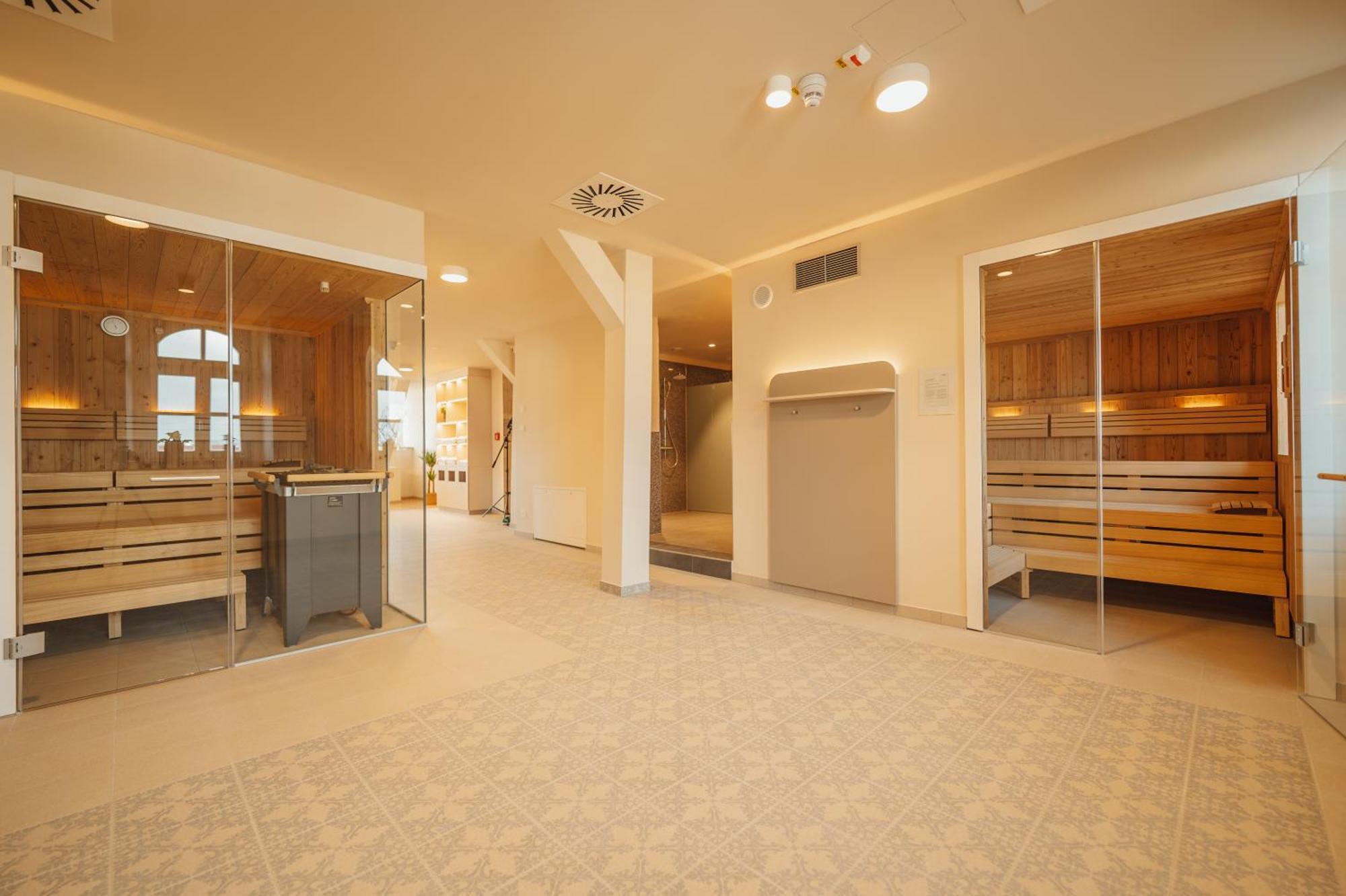 Hotel Amalia - Boutique Hotel ランツフート エクステリア 写真