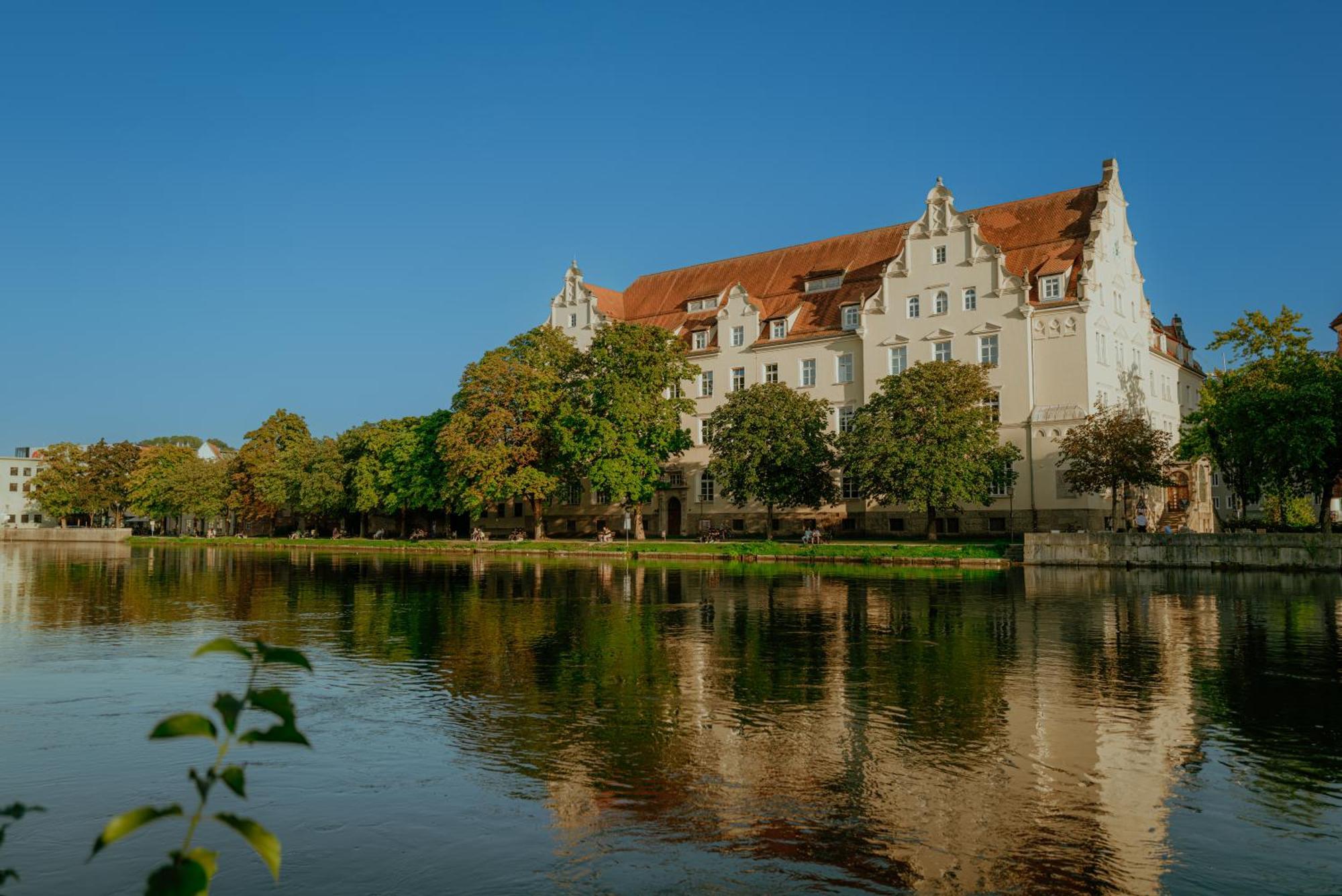 Hotel Amalia - Boutique Hotel ランツフート エクステリア 写真